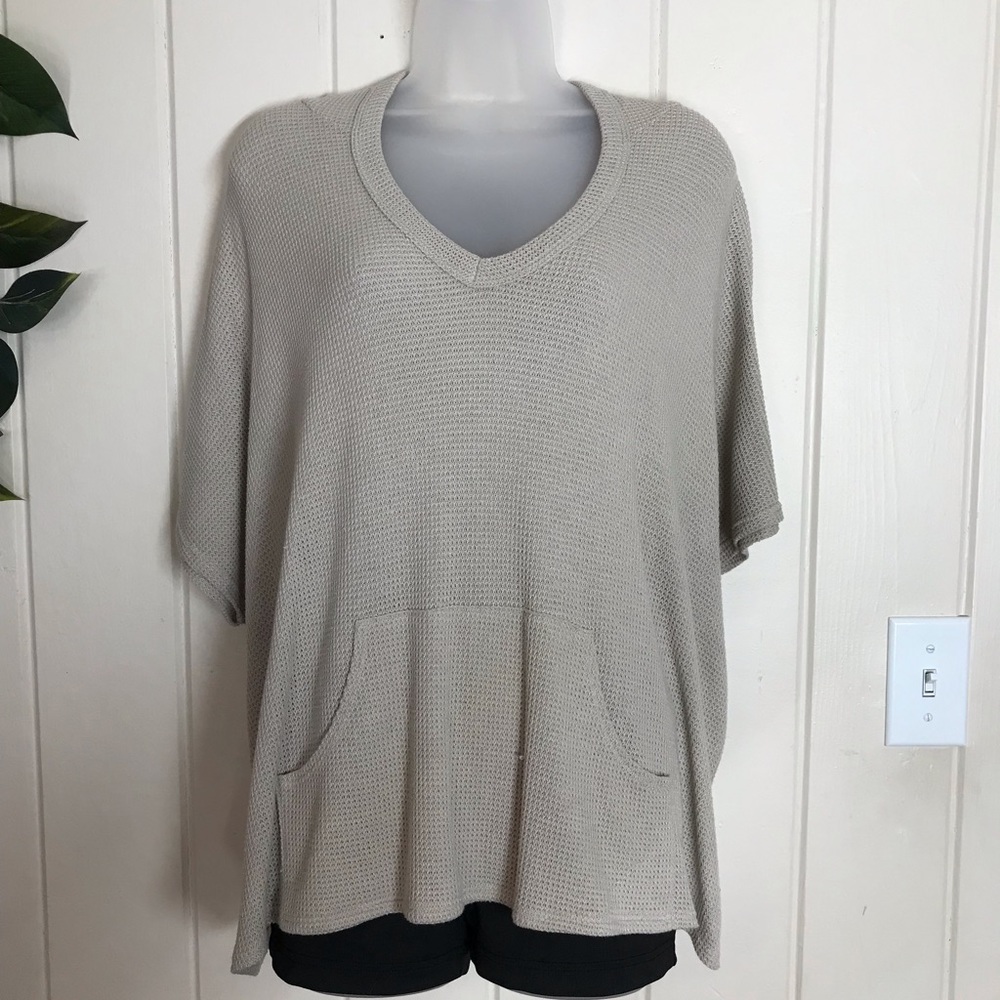 Tres Bien Beige SS Hooded Oversize Shirt / Blouse
Small 4 - 6 
Box Style, V-Neck